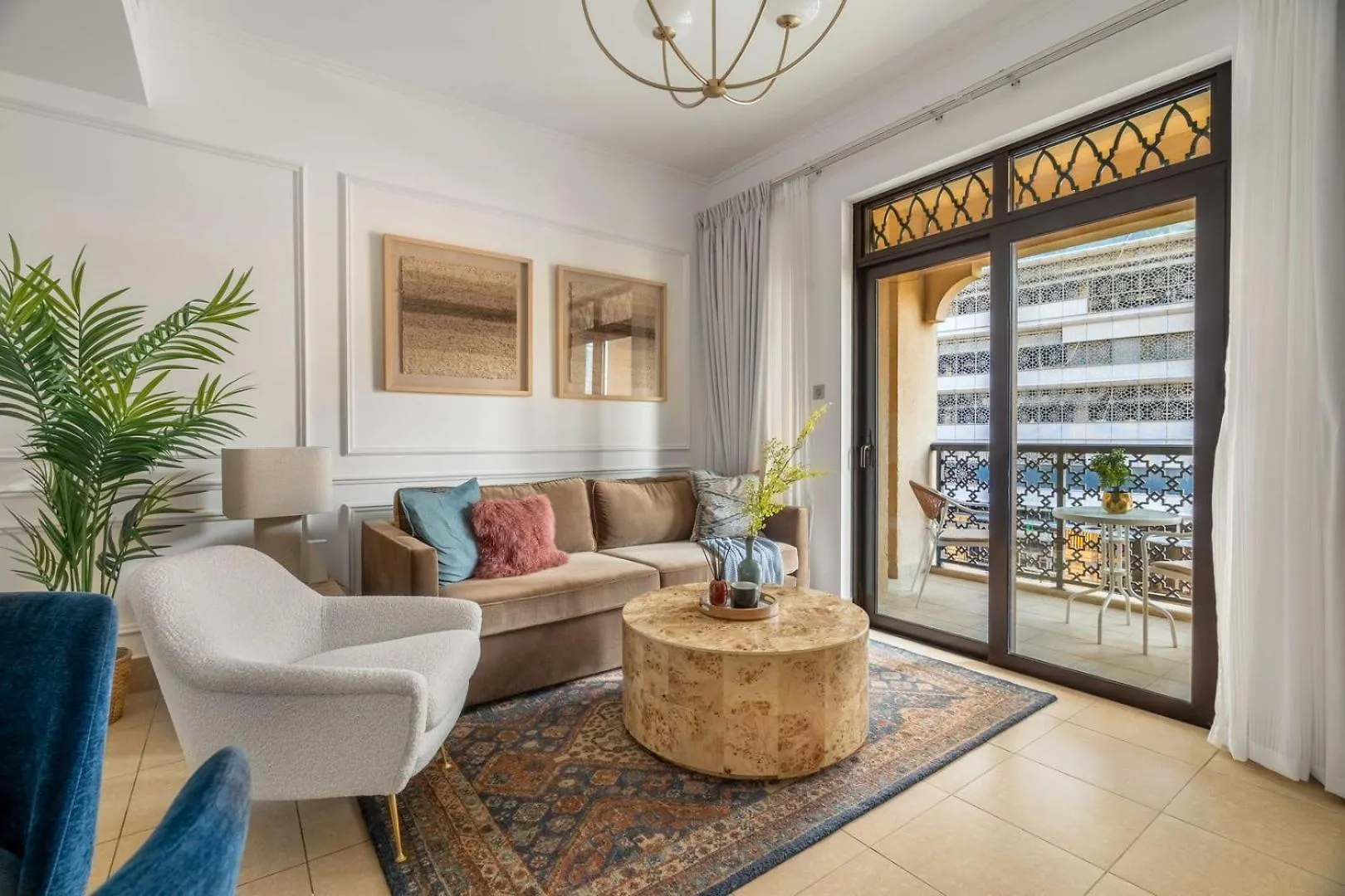 Guestready - Sophisticated Home In Downtown contacts